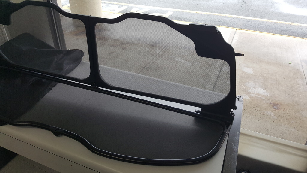 Infiniti g37 convertible on sale wind deflector