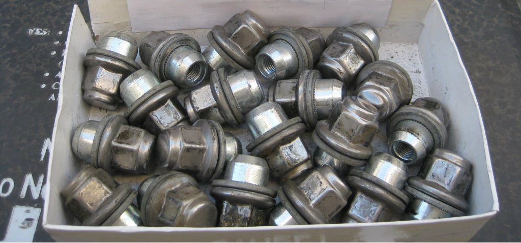 370z oem outlet lug nuts